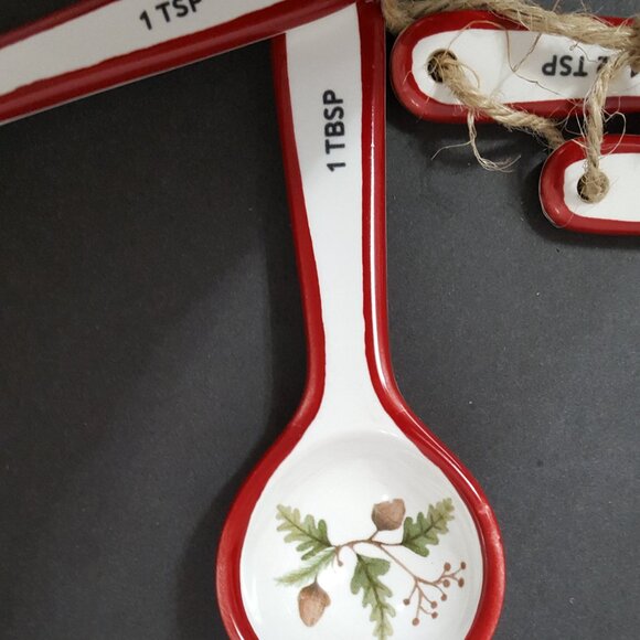 NEW Pottery Barn Set of 4 Forest Gnome Stoneware Measuring Cups & 4 Spoons NIB - Picture 3 of 5